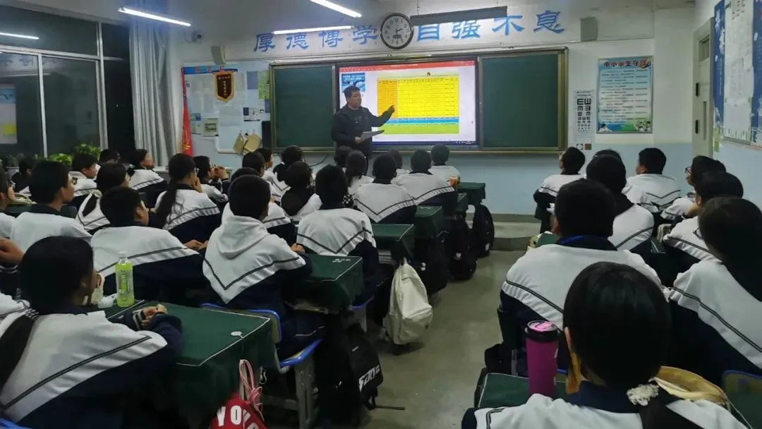 【中考备考】泾川四中全面推进2027年中考备考系列活动纪实-第31张图片-四季读书网 【中考备考】泾川四中全面推进2027年中考备考系列活动纪实-第31张图片-四季读书网