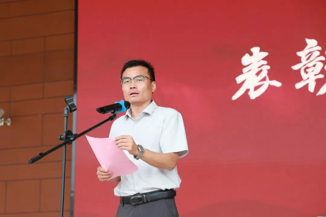 我校初一初二年级队列训练圆满收官‖步履铿锵少年志,青春新程展风采-第35张图片-四季读书网
