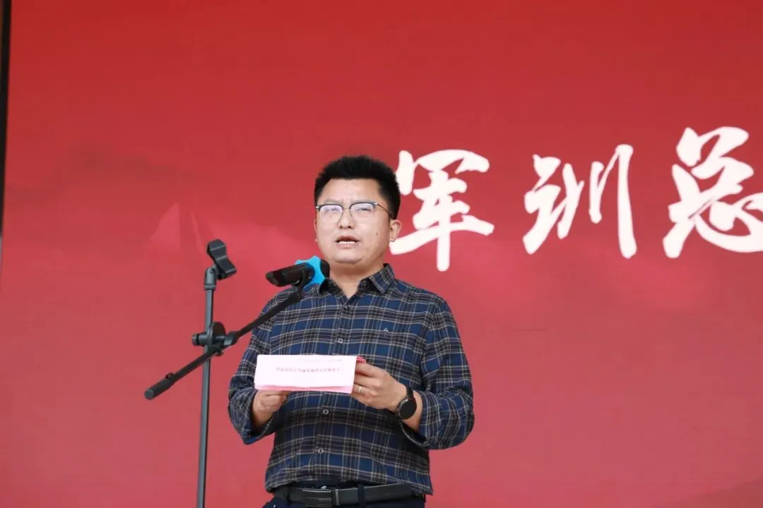 我校初一初二年级队列训练圆满收官‖步履铿锵少年志,青春新程展风采-第36张图片-四季读书网