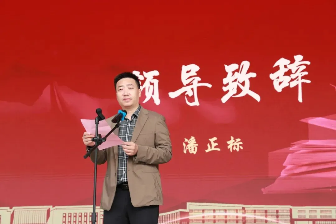 我校初一初二年级队列训练圆满收官‖步履铿锵少年志,青春新程展风采-第38张图片-四季读书网