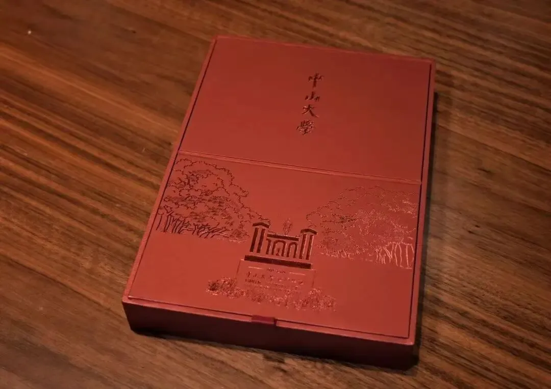 6月25号高考查分前一定要来沾沾喜气!顶尖高校的录取通知书太好看了!-第27张图片-四季读书网