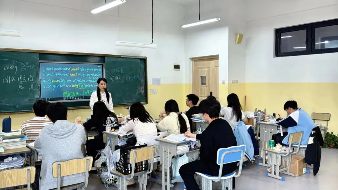 百问百答初三全封闭集训|沉浸式备战中考,全力冲刺理想高中-第1张图片-四季读书网 百问百答初三全封闭集训|沉浸式备战中考,全力冲刺理想高中-第1张图片-四季读书网