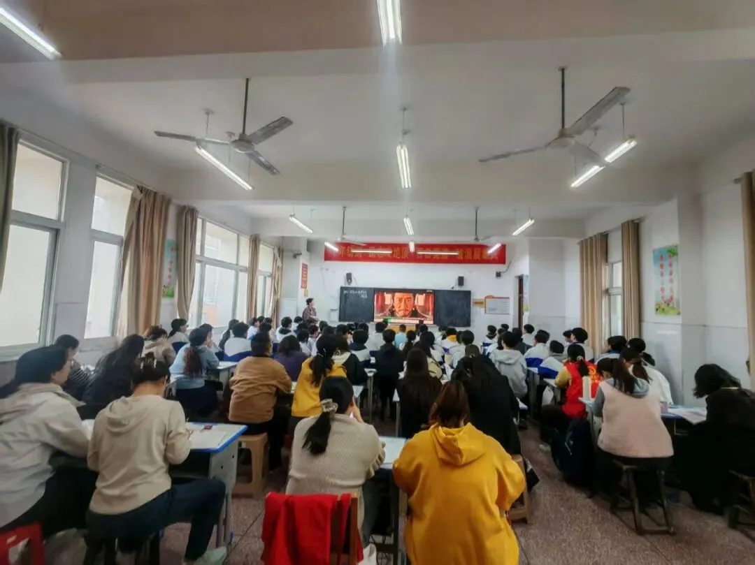 校际携手研课堂,同心聚力备中考——西峡县城区一中与双龙二中开展九年级教学交流研讨活动-第1张图片-四季读书网 校际携手研课堂,同心聚力备中考——西峡县城区一中与双龙二中开展九年级教学交流研讨活动-第1张图片-四季读书网