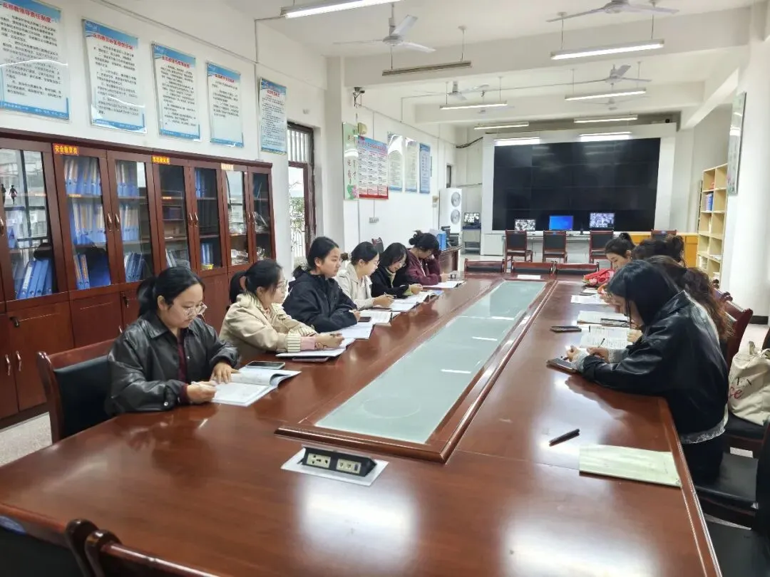 校际携手研课堂,同心聚力备中考——西峡县城区一中与双龙二中开展九年级教学交流研讨活动-第11张图片-四季读书网 校际携手研课堂,同心聚力备中考——西峡县城区一中与双龙二中开展九年级教学交流研讨活动-第11张图片-四季读书网