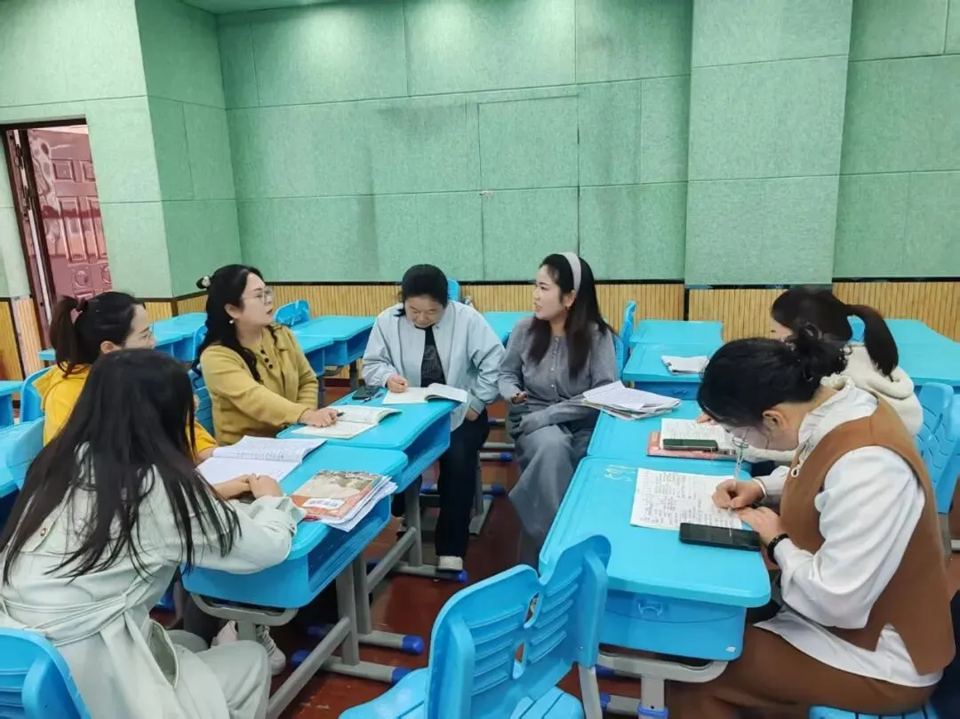校际携手研课堂,同心聚力备中考——西峡县城区一中与双龙二中开展九年级教学交流研讨活动-第12张图片-四季读书网 校际携手研课堂,同心聚力备中考——西峡县城区一中与双龙二中开展九年级教学交流研讨活动-第12张图片-四季读书网