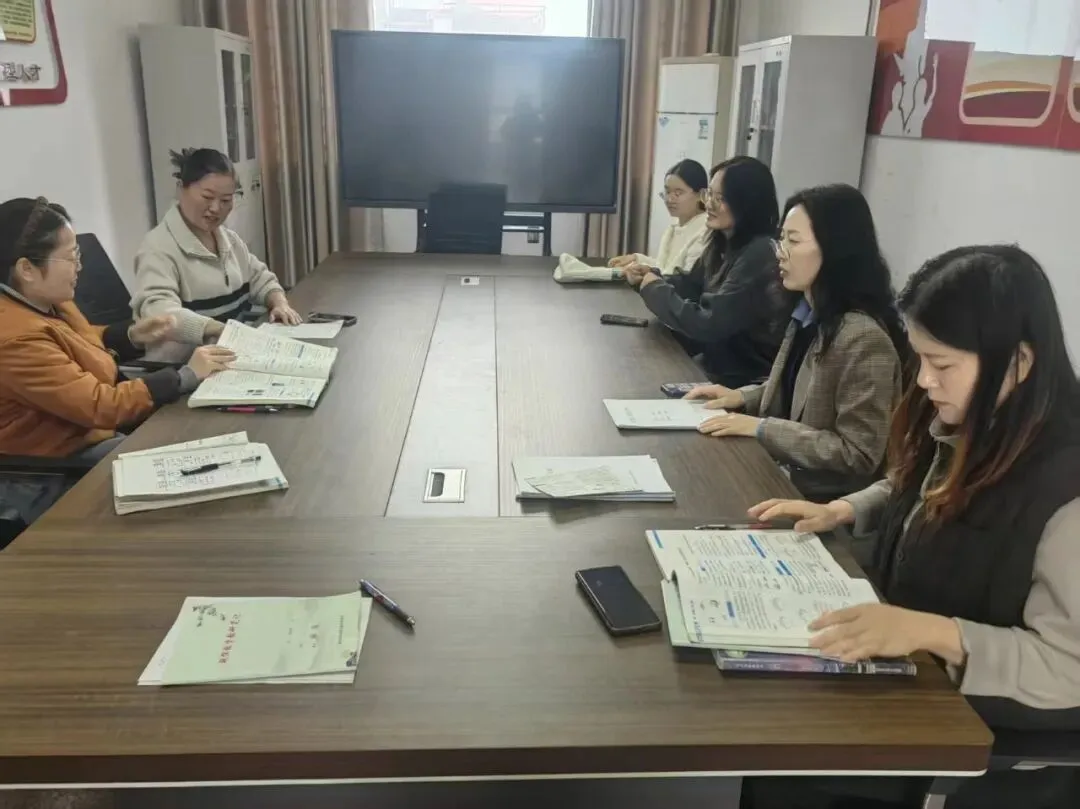 校际携手研课堂,同心聚力备中考——西峡县城区一中与双龙二中开展九年级教学交流研讨活动-第13张图片-四季读书网 校际携手研课堂,同心聚力备中考——西峡县城区一中与双龙二中开展九年级教学交流研讨活动-第13张图片-四季读书网