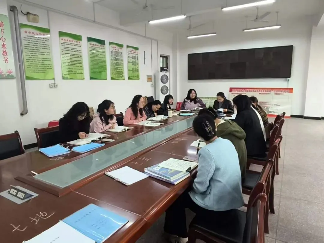 校际携手研课堂,同心聚力备中考——西峡县城区一中与双龙二中开展九年级教学交流研讨活动-第14张图片-四季读书网 校际携手研课堂,同心聚力备中考——西峡县城区一中与双龙二中开展九年级教学交流研讨活动-第14张图片-四季读书网