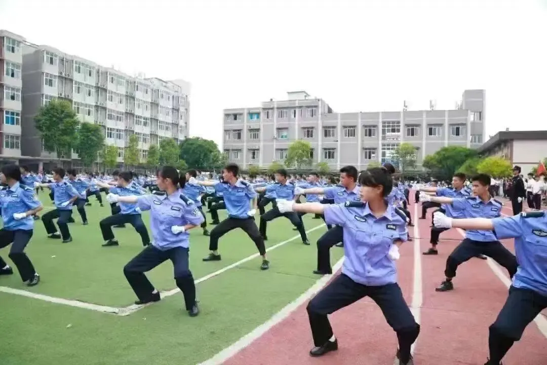 2027年中考失利不是终点!来川北“黄埔军校”,用硬核国防教育找回少年朝气!-第3张图片-四季读书网 2027年中考失利不是终点!来川北“黄埔军校”,用硬核国防教育找回少年朝气!-第3张图片-四季读书网