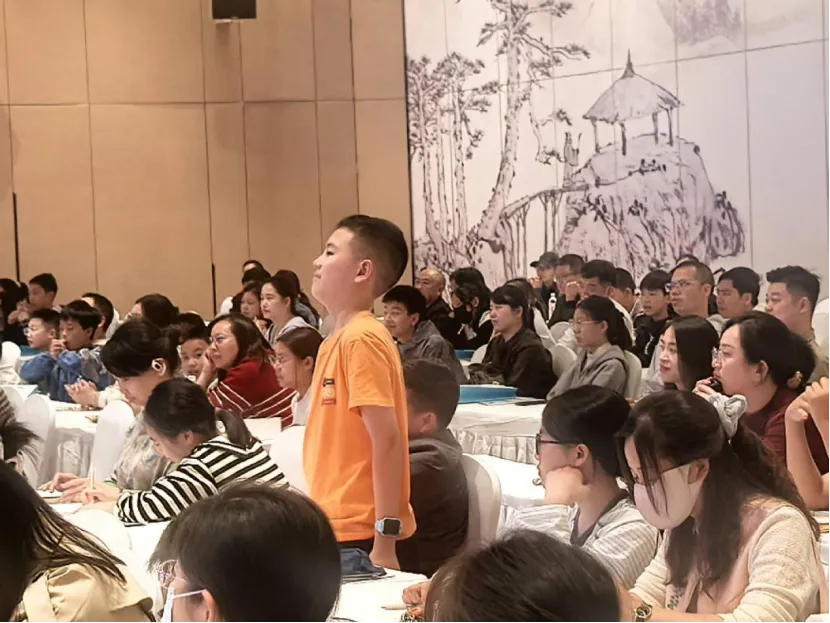 初一不迷茫,升学有方向:小鹰爱学家庭成长讲座荆门开讲-第4张图片-四季读书网 初一不迷茫,升学有方向:小鹰爱学家庭成长讲座荆门开讲-第4张图片-四季读书网