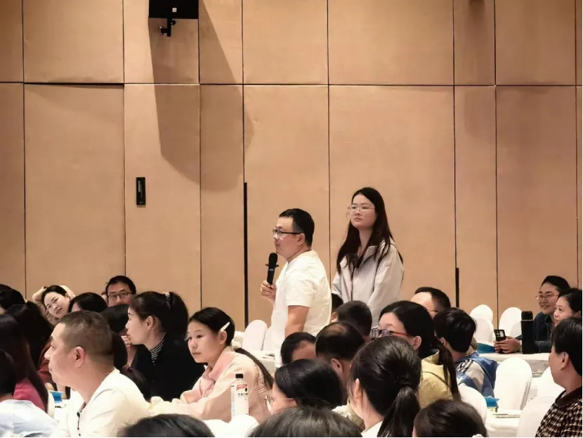 初一不迷茫,升学有方向:小鹰爱学家庭成长讲座荆门开讲-第7张图片-四季读书网 初一不迷茫,升学有方向:小鹰爱学家庭成长讲座荆门开讲-第7张图片-四季读书网