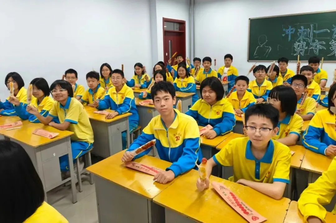 初二18班 | 从拔河到书海:“全能18班”的青春太燃了!-第14张图片-四季读书网