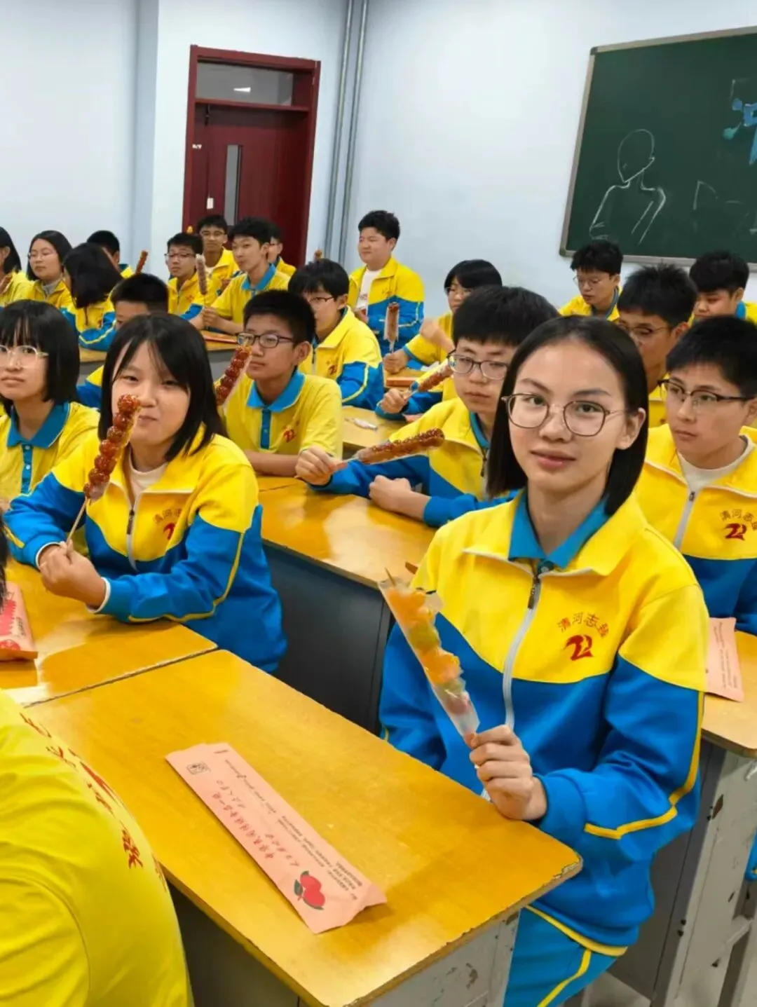 初二18班 | 从拔河到书海:“全能18班”的青春太燃了!-第17张图片-四季读书网