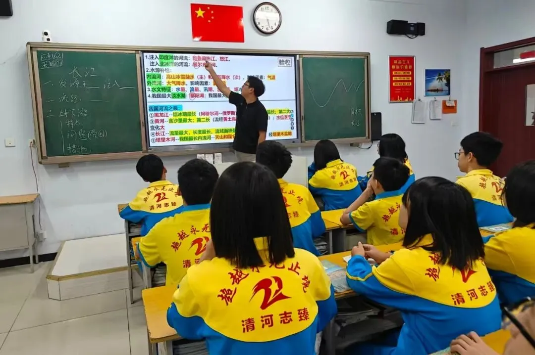 初二18班 | 从拔河到书海:“全能18班”的青春太燃了!-第18张图片-四季读书网