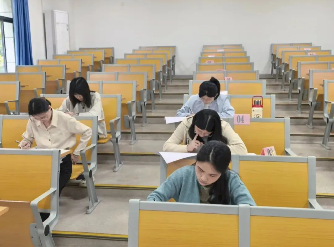精研中考真题,锤炼讲题本领——福州鳌峰学校举行第五届青年教师教学技能比赛-第1张图片-四季读书网