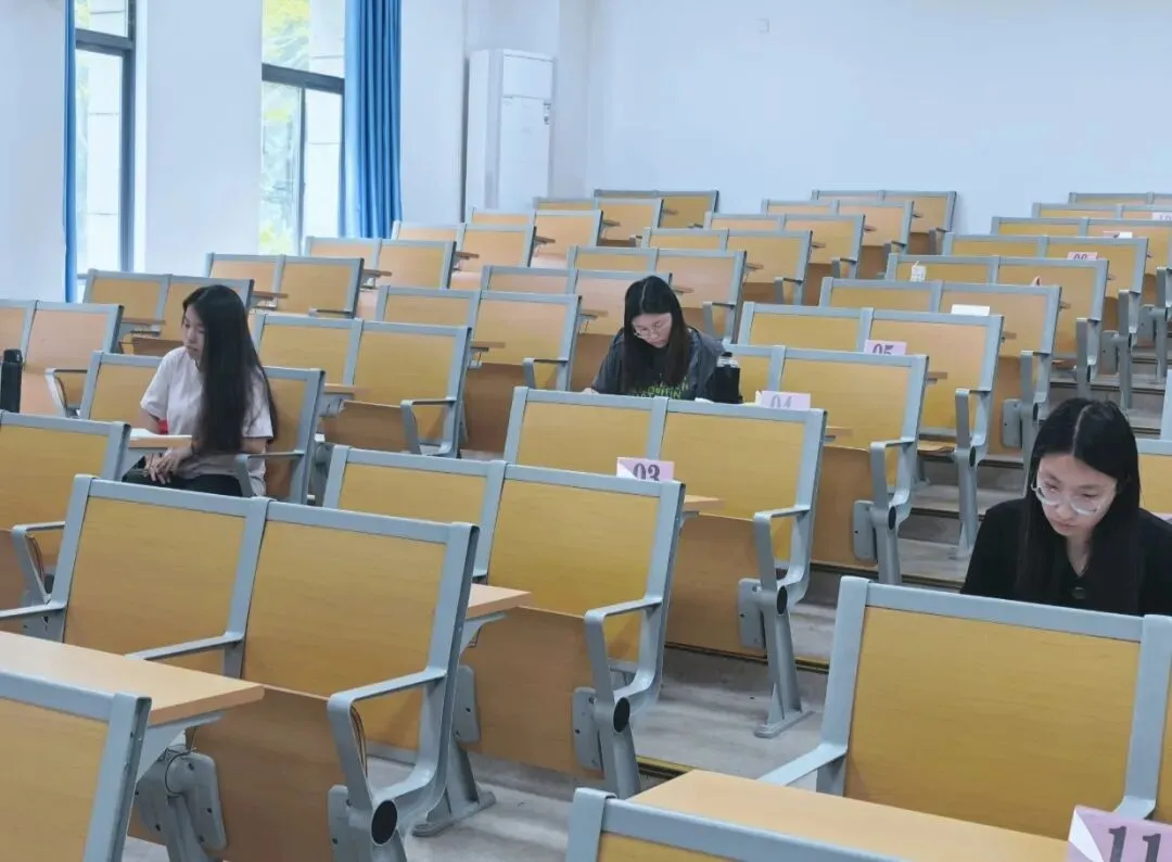 精研中考真题,锤炼讲题本领——福州鳌峰学校举行第五届青年教师教学技能比赛-第4张图片-四季读书网