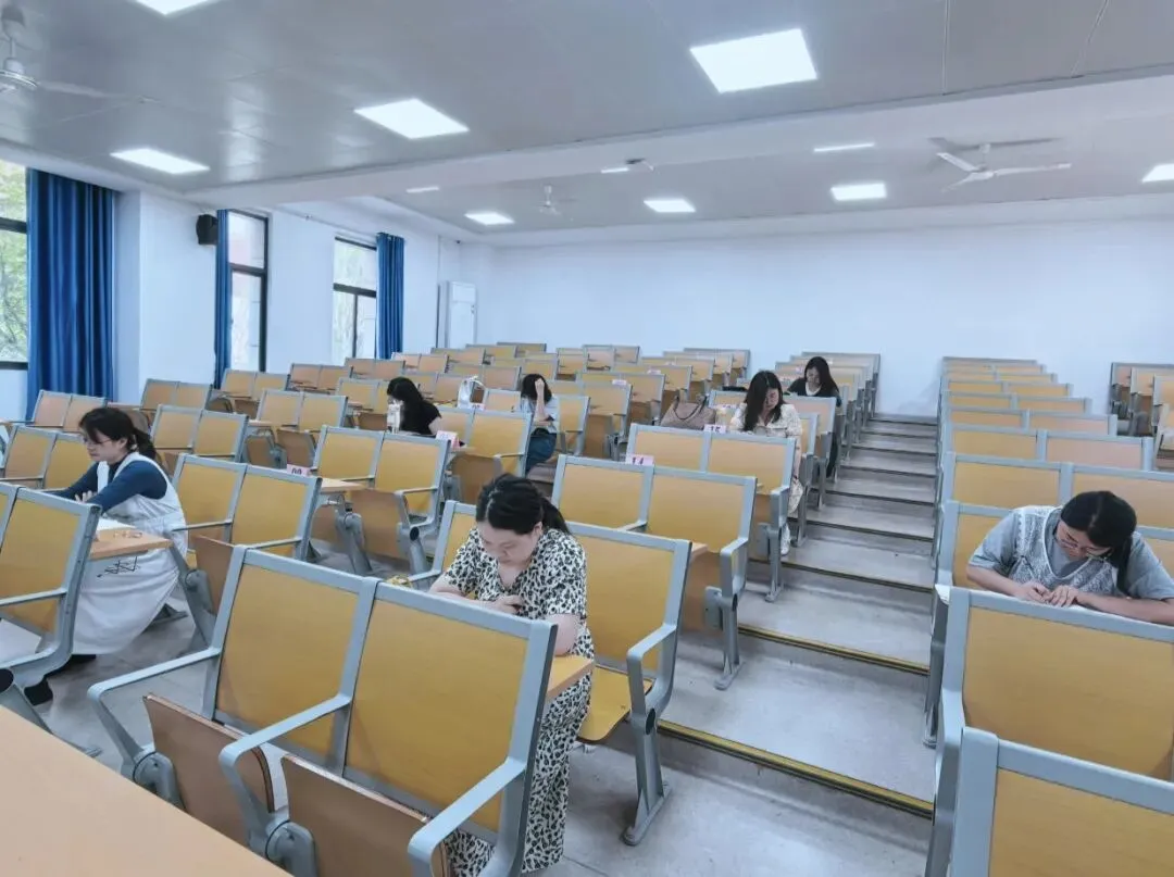 精研中考真题,锤炼讲题本领——福州鳌峰学校举行第五届青年教师教学技能比赛-第6张图片-四季读书网