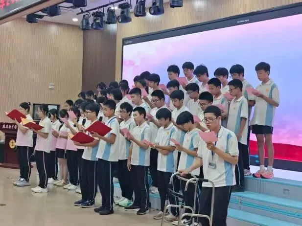 奋斗中考路,启航新征程——周君令中学2026年体艺节之九年级学生集体朗诵展示活动-第11张图片-四季读书网 奋斗中考路,启航新征程——周君令中学2026年体艺节之九年级学生集体朗诵展示活动-第11张图片-四季读书网