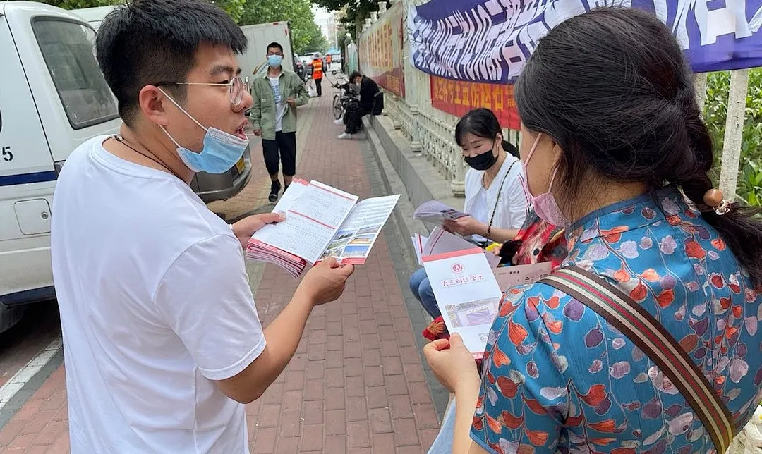 助力高考,圆梦大学 ——大连财经学院招生宣传进行时-第83张图片-四季读书网