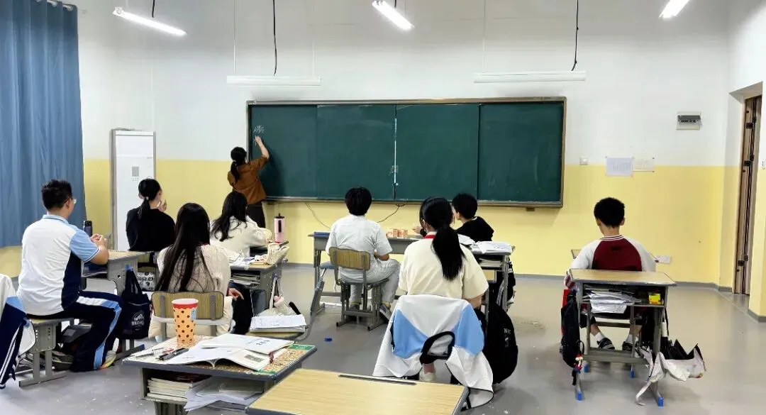 百问百答|初三全封闭中考集训冲刺营开启!吃住学一体,专心备战江西中考-第6张图片-四季读书网