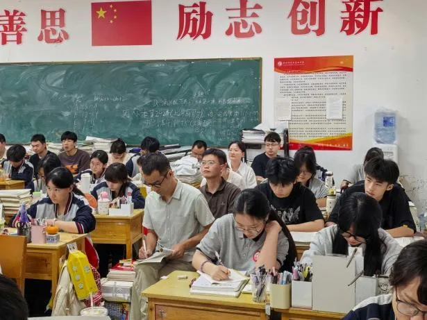 校际交流沐春风,同研共进绽芳华——综合高考部赴艺术高中开展第8周跨校听评课活动-第2张图片-四季读书网