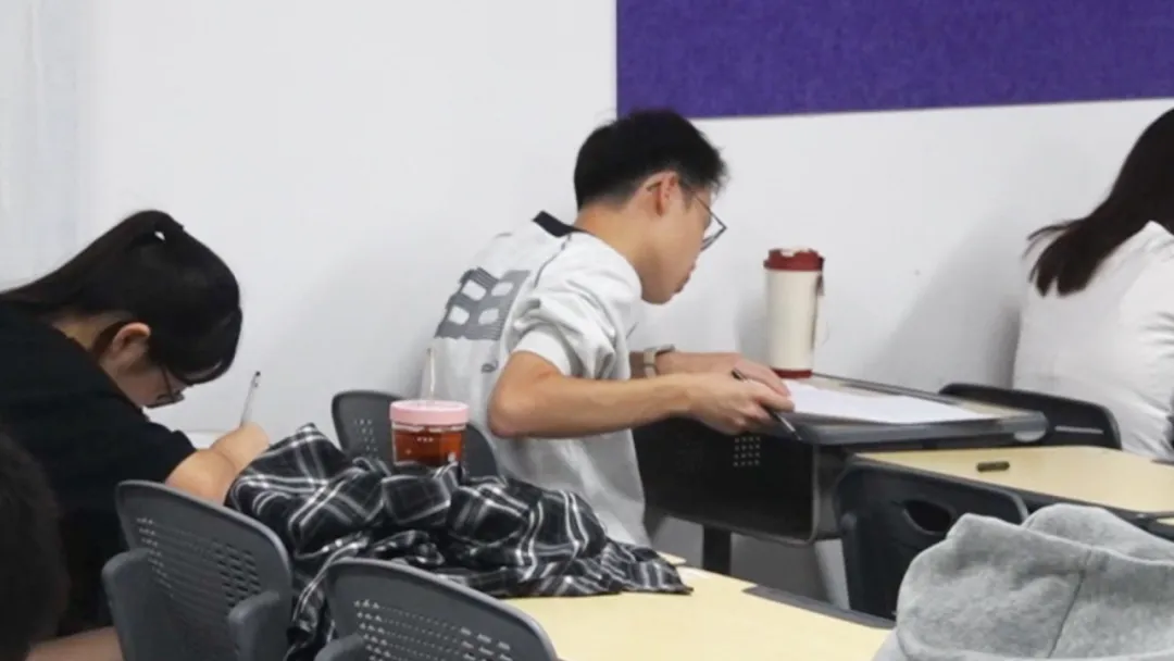 十月磨利剑 奋楫逐梦行 | 拓鑫27届高考部学员十月月考记录-第21张图片-四季读书网 十月磨利剑 奋楫逐梦行 | 拓鑫27届高考部学员十月月考记录-第21张图片-四季读书网