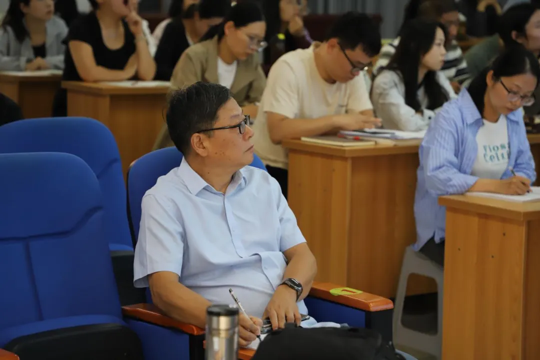 精研高考真题,聚力高效备考|二全高中教师参加宛城区2026年高考研讨活动-第2张图片-四季读书网