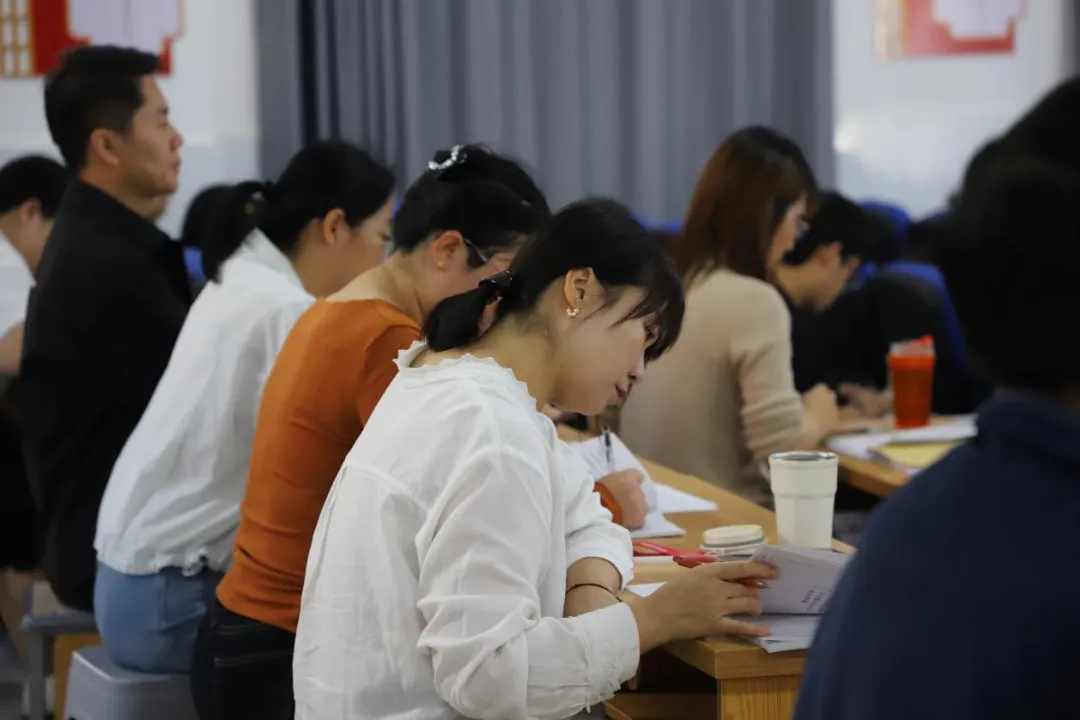 精研高考真题,聚力高效备考|二全高中教师参加宛城区2026年高考研讨活动-第3张图片-四季读书网