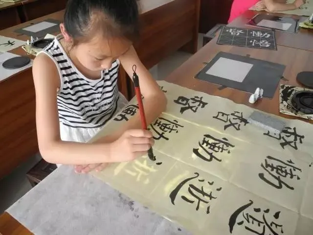 初二女生居然为名校题写校名!太棒了!-第10张图片-四季读书网 初二女生居然为名校题写校名!太棒了!-第10张图片-四季读书网