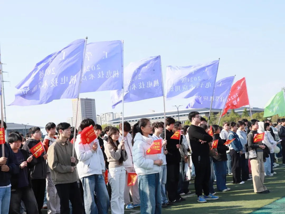 擂响高考冲锋号 圆梦青春正当时 ——颍上县职业技术学校举行动员大会-第2张图片-四季读书网 擂响高考冲锋号 圆梦青春正当时 ——颍上县职业技术学校举行动员大会-第2张图片-四季读书网
