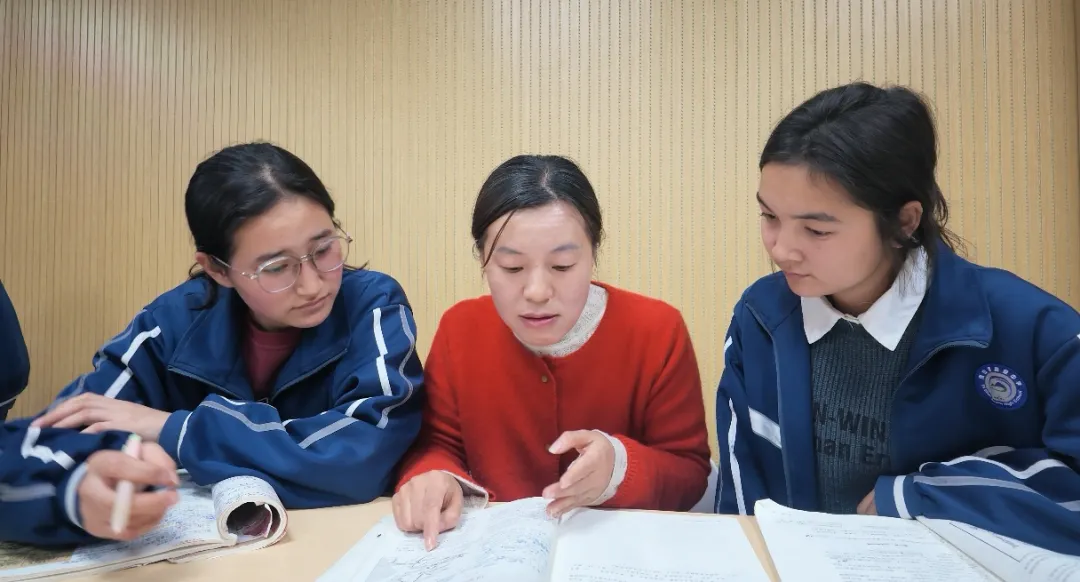 “皖疆高考加油站”护航皮山高三学子备考-第2张图片-四季读书网 “皖疆高考加油站”护航皮山高三学子备考-第2张图片-四季读书网