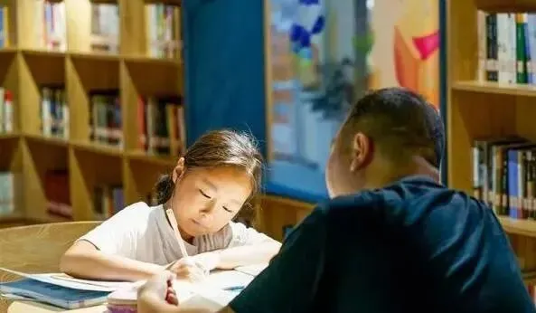 小学生“倒数第一”试卷火了,巧妙避开所有正确答案,气笑老师-第11张图片-四季读书网