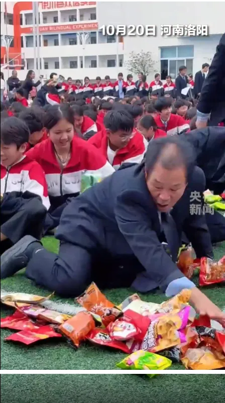 初三学生抢零食解压活动,班主任带头,快出残影-第8张图片-四季读书网