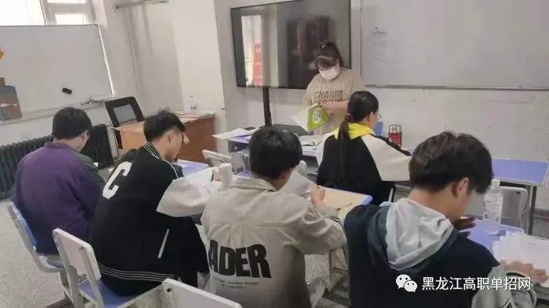 备战27年高考,签约提分-第43张图片-四季读书网 备战27年高考,签约提分-第43张图片-四季读书网