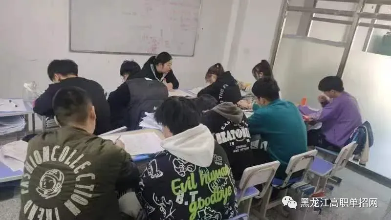 备战27年高考,签约提分-第45张图片-四季读书网 备战27年高考,签约提分-第45张图片-四季读书网