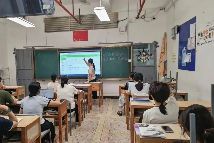 聚焦5G智慧课堂:高考组九月教研双线并进,让数据“说话”、让互动“落地”-第6张图片-四季读书网 聚焦5G智慧课堂:高考组九月教研双线并进,让数据“说话”、让互动“落地”-第6张图片-四季读书网