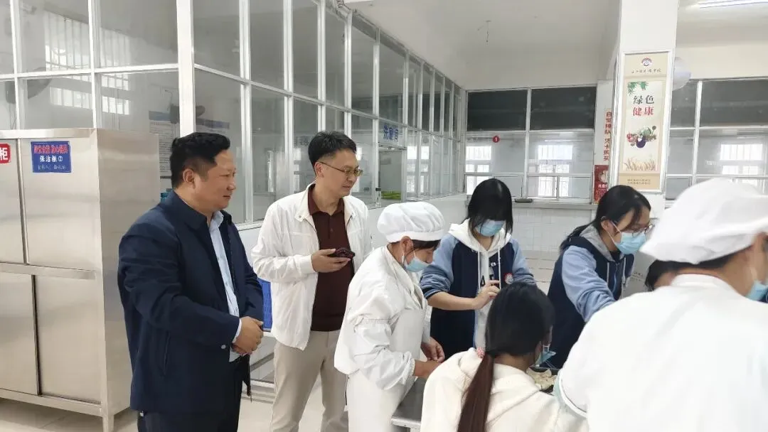 馄饨承暖意 实践润芳华——初三年级开展包馄饨劳动实践活动-第1张图片-四季读书网 馄饨承暖意 实践润芳华——初三年级开展包馄饨劳动实践活动-第1张图片-四季读书网