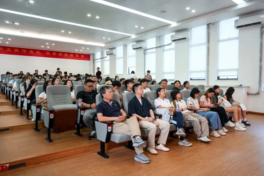 今天,这所高中被初三家长挤爆了!-第12张图片-四季读书网 今天,这所高中被初三家长挤爆了!-第12张图片-四季读书网