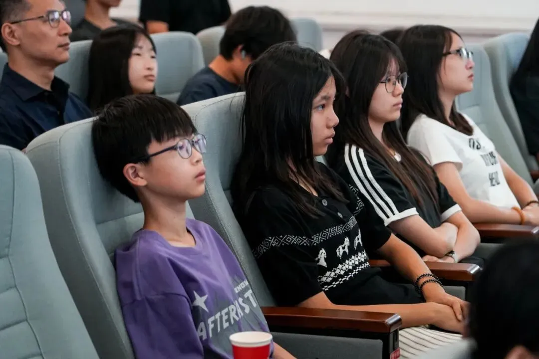 今天,这所高中被初三家长挤爆了!-第14张图片-四季读书网 今天,这所高中被初三家长挤爆了!-第14张图片-四季读书网