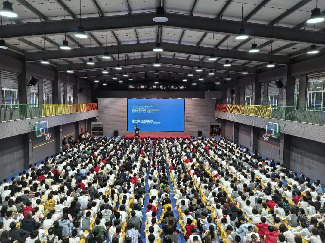 静心 静思 静行——初三年级家长会顺利举行-第11张图片-四季读书网 静心 静思 静行——初三年级家长会顺利举行-第11张图片-四季读书网