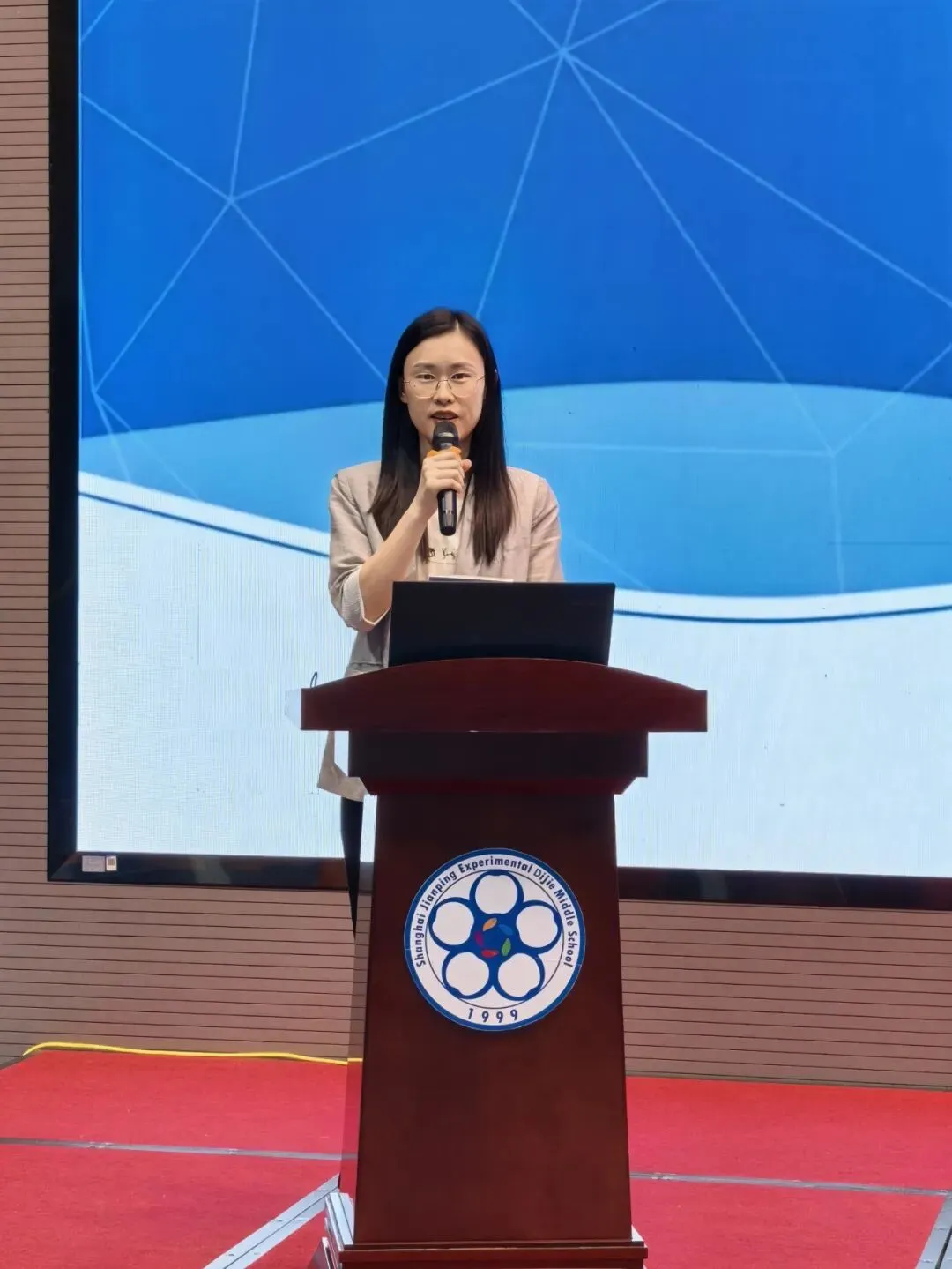 静心 静思 静行——初三年级家长会顺利举行-第12张图片-四季读书网 静心 静思 静行——初三年级家长会顺利举行-第12张图片-四季读书网