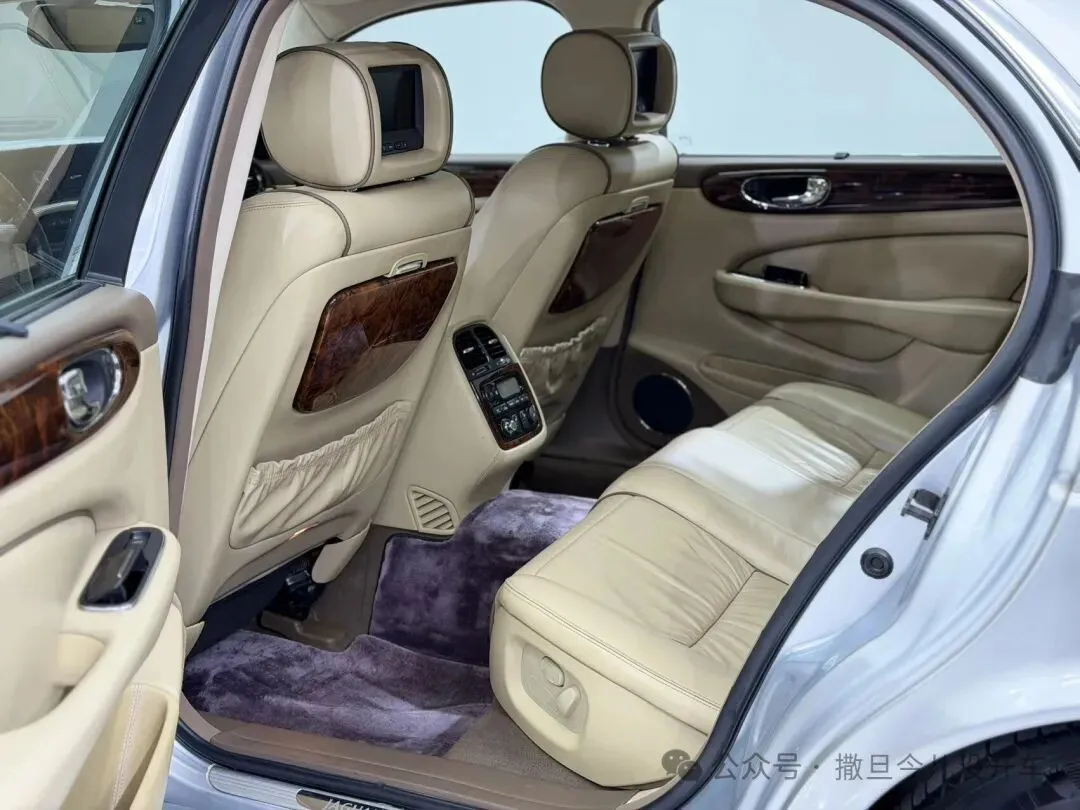 当德系对手把豪华写成冷冰冰的参数试卷时:AJV6六缸捷豹XJ6却把244匹酿成泰晤士河畔深夜未散的雪茄余温与铝制长躯里苏醒的豹影低笑……-第17张图片-四季读书网