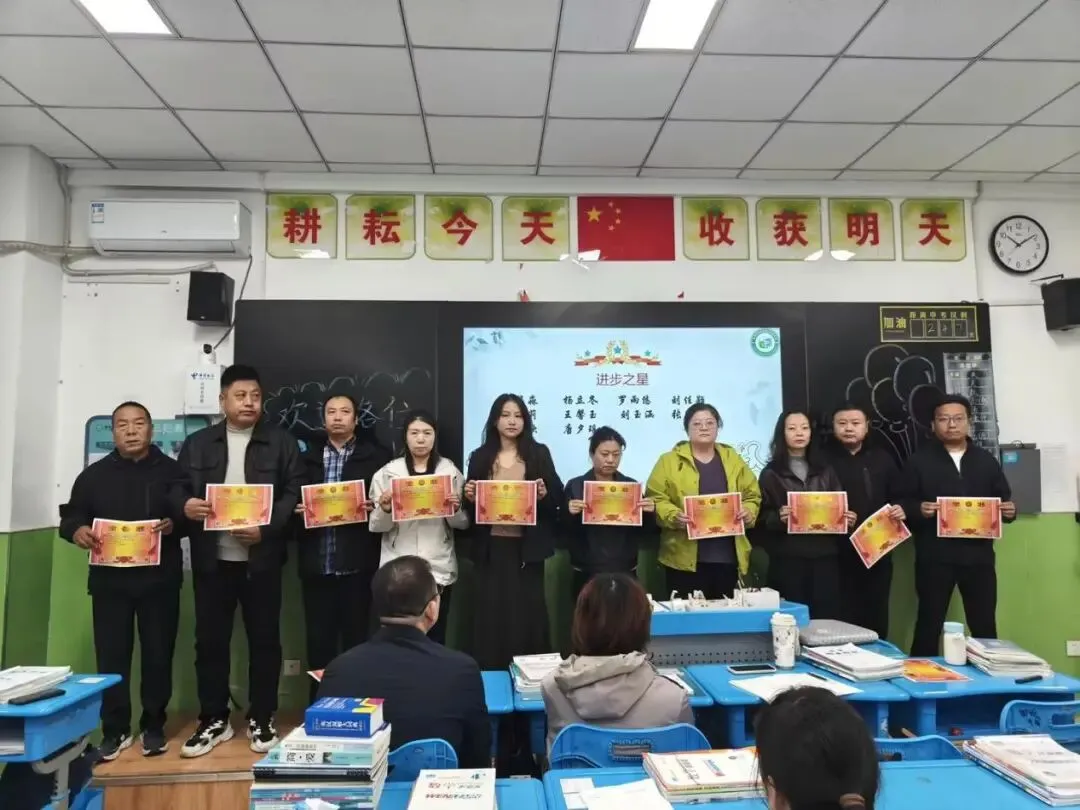 【长安二初】笃行逐梦赴新程 聚心同力赢中考| 2026-2027学年第一学期家长会纪实-第116张图片-四季读书网 【长安二初】笃行逐梦赴新程 聚心同力赢中考| 2026-2027学年第一学期家长会纪实-第116张图片-四季读书网