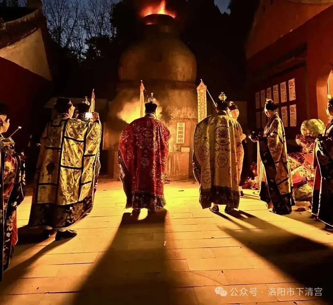 十月初一,庙里替你送寒衣-第2张图片-四季读书网