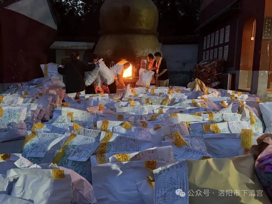 十月初一,庙里替你送寒衣-第3张图片-四季读书网