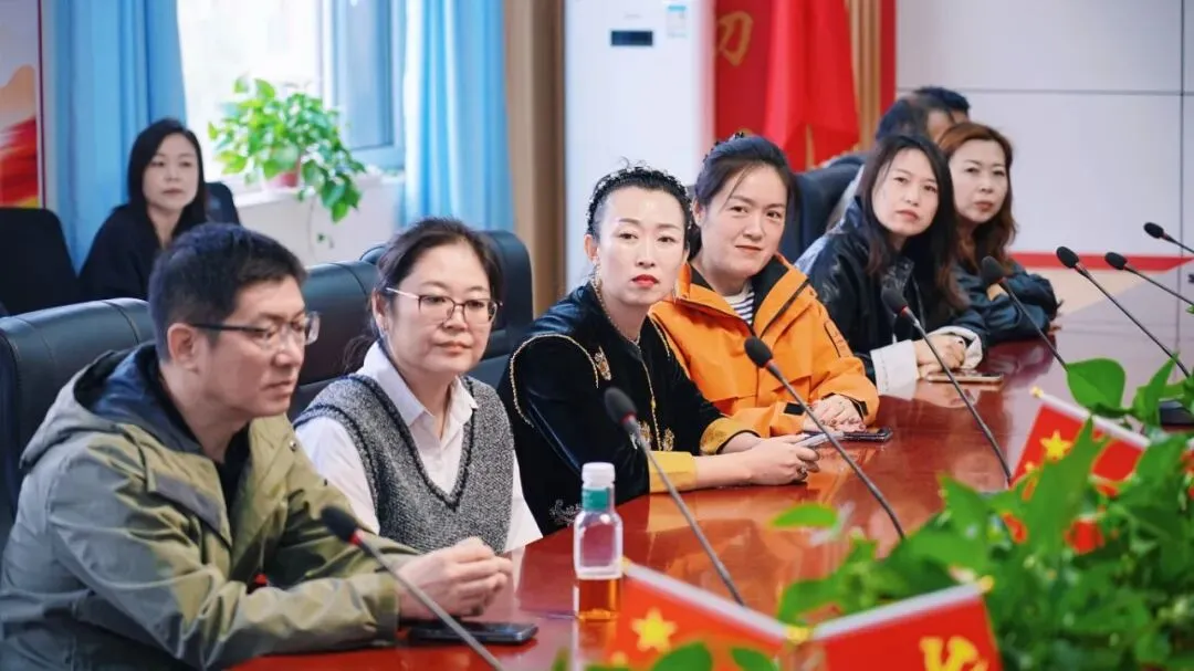 鸿臻|陪跑操、陪听课……高三家委会为高考冲刺保驾护航!-第4张图片-四季读书网