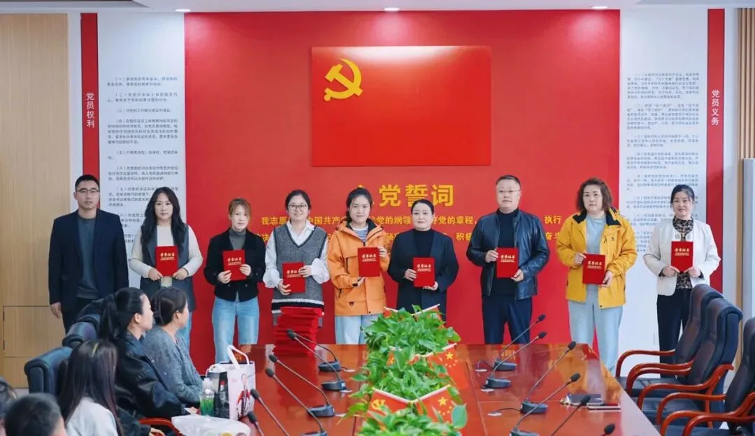 鸿臻|陪跑操、陪听课……高三家委会为高考冲刺保驾护航!-第5张图片-四季读书网