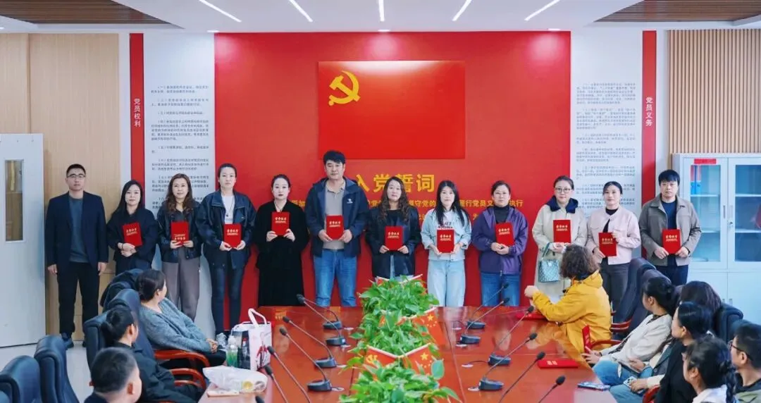 鸿臻|陪跑操、陪听课……高三家委会为高考冲刺保驾护航!-第6张图片-四季读书网