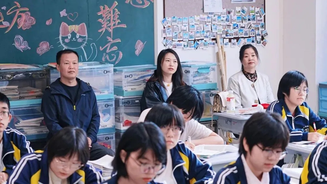 鸿臻|陪跑操、陪听课……高三家委会为高考冲刺保驾护航!-第16张图片-四季读书网
