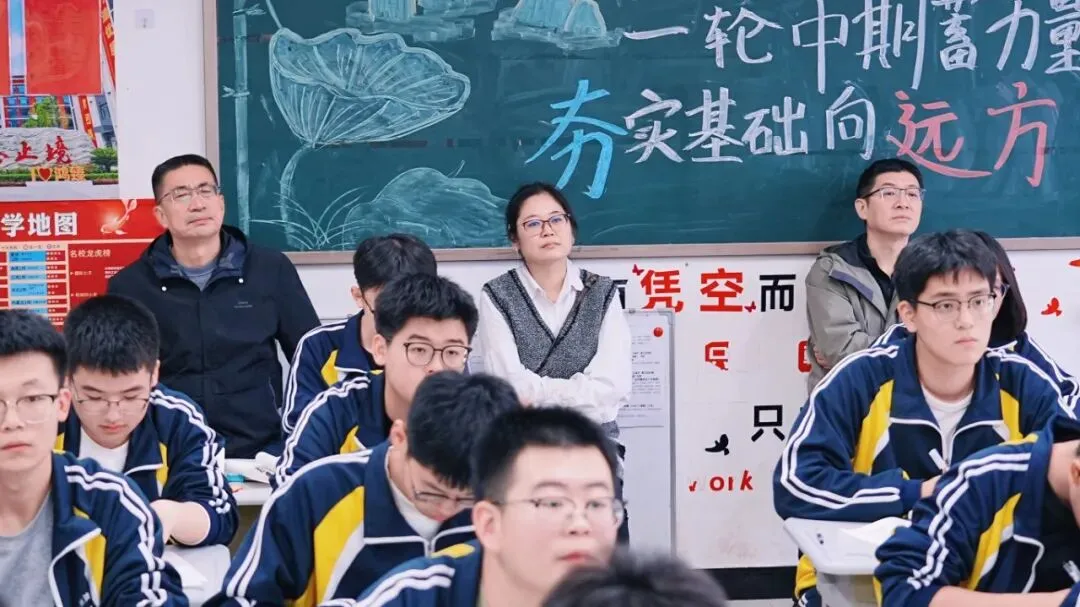 鸿臻|陪跑操、陪听课……高三家委会为高考冲刺保驾护航!-第19张图片-四季读书网
