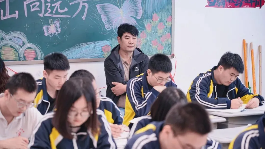 鸿臻|陪跑操、陪听课……高三家委会为高考冲刺保驾护航!-第27张图片-四季读书网